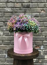 Цветочная композиция из Гипсофила и Розы в шляпной коробке в Глинищево