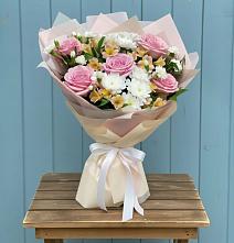 Букет цветов из:  Гвоздики, Орхидеи и Розы в Глинищево