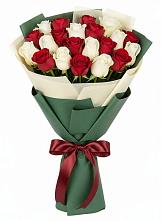 Букет Микс из красных и белых роз в Глинищево