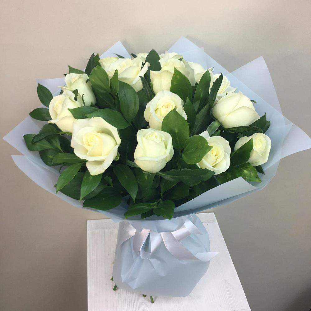 Букет 15 Белых роз Проуд в Глинищево