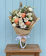 Букет цветов из:  Альстромерии, Лизиантусы, Розы и Хризантемы в Глинищево